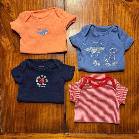 Carter's set of 4 newborn‎ bodysuits - Picture 1 of 6